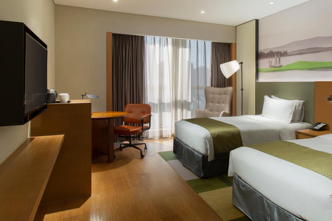 Holiday Inn & Suites Tianjin Downtown By Ihg,Tianjin Drum Tower,Joycity Shopping Mall,Tianjin Ancient Cultural Street,Haihe River,The Porcelain House,Convenient Access To Tianjin Binhai International Airport Екстериор снимка