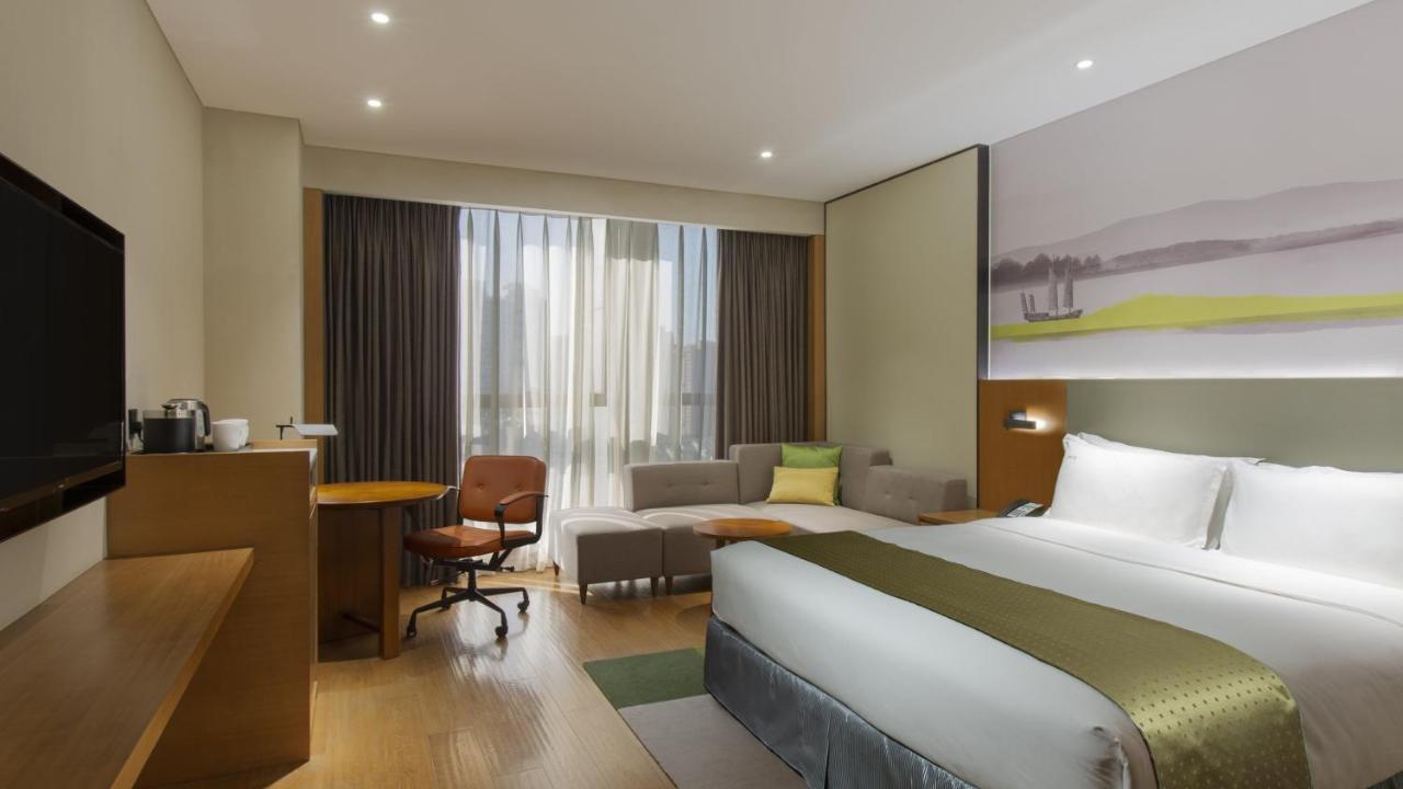 Holiday Inn & Suites Tianjin Downtown By Ihg,Tianjin Drum Tower,Joycity Shopping Mall,Tianjin Ancient Cultural Street,Haihe River,The Porcelain House,Convenient Access To Tianjin Binhai International Airport Екстериор снимка