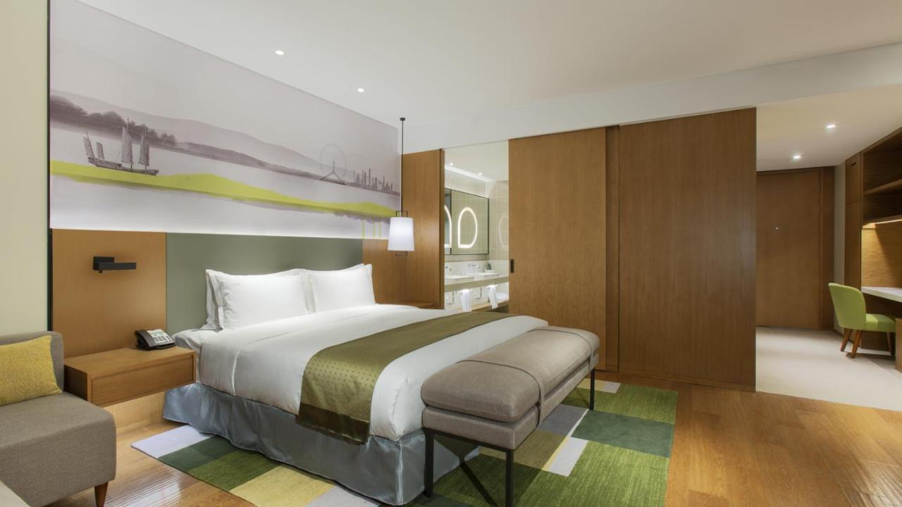Holiday Inn & Suites Tianjin Downtown By Ihg,Tianjin Drum Tower,Joycity Shopping Mall,Tianjin Ancient Cultural Street,Haihe River,The Porcelain House,Convenient Access To Tianjin Binhai International Airport Екстериор снимка